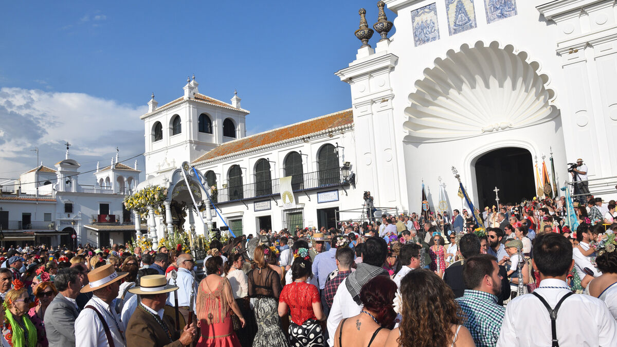 Presentación de la hermandad de San Fernando en el Rocío.