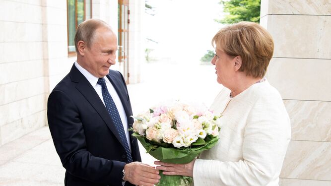 Putin y Merkel apuntalan el acuerdo nuclear iraní sin EEUU
