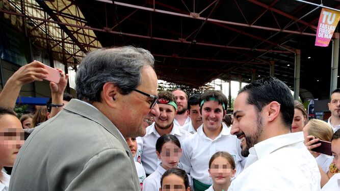 El presidente de la Generalitat, Quim Torra, saluda durante un acto celebrado ayer en Villafranca del Penedés.