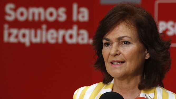 La secretaria de Igualdad del PSOE, Carmen Calvo, comparece ayer ante los medios en Madrid.