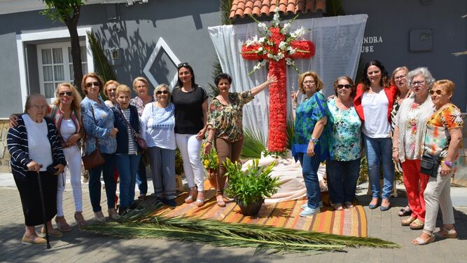 Las mujeres de Puente Mayorga celebran una Cruz de Mayo
