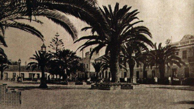 La plaza Fariñas a principios del siglo XX. Fue construida por Juan Bautista Fariñas Martín en los terrenos de la huerta del Obispo.