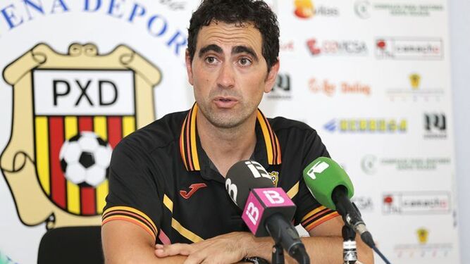 Dani Mori, durante una rueda de prensa con la Peña Deportiva.