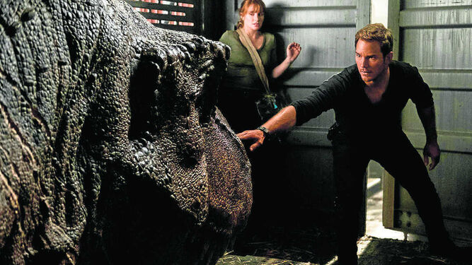 Bryce Dallas Howard y Chris Pratt, en una escena de 'Jurassic World: El reino caído'.