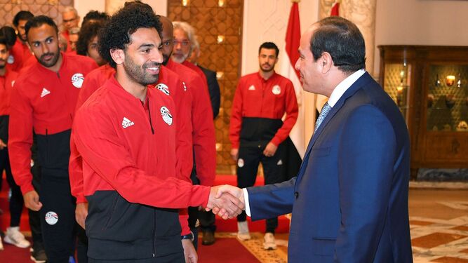 Salah tranquiliza al presidente de Egipto con su recuperación