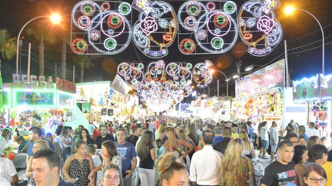 La calle de las tómbolas, en la última Feria de La Línea.