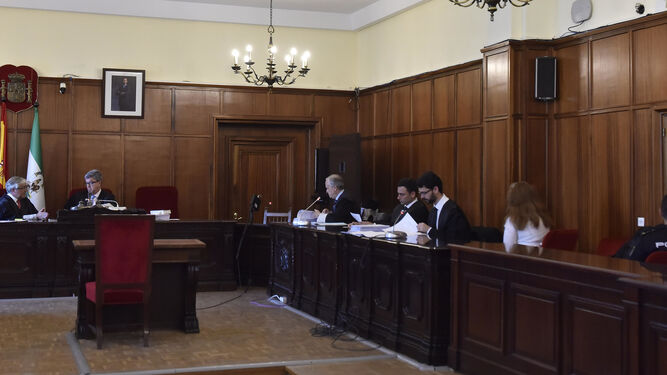 Una sala de la Audiencia de Sevilla, durante un juicio, en una imagen de archivo.
