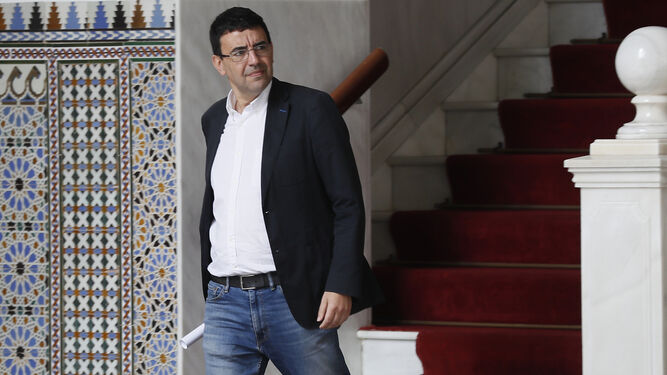 El portavoz del PSOE-A, Mario Jiménez, en el Parlamento.