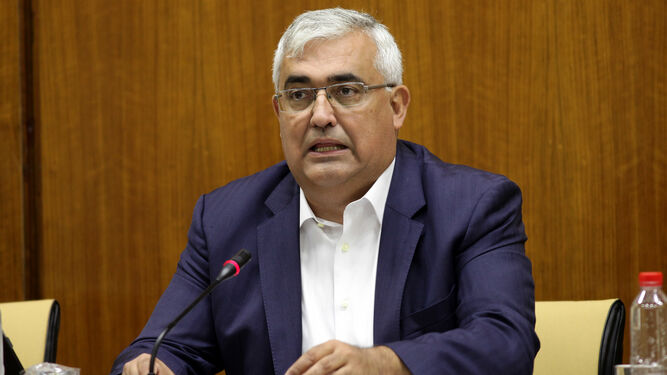 El consejero de Economía y Hacienda, Antonio Ramírez de Arellano, durante su comparecencia ayer en el Parlamento.