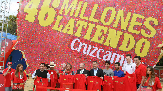 Acto promocional organizado por Cruzcampo y la Selección en Sevilla.