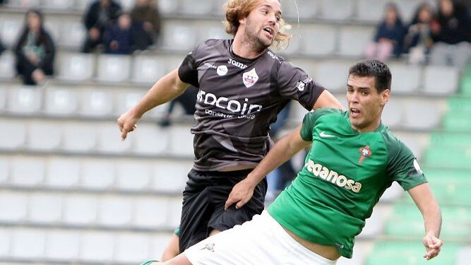 Abel Suárez, en un partido con el Racing de Ferrol.