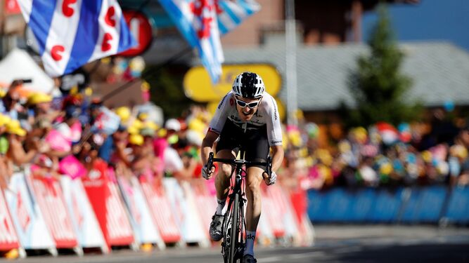 Geraint Thomas, del equipo Sky, se aproxima en solitario a la línea de meta de la undécima etapa de la 105ª edición del Tour de Francia.