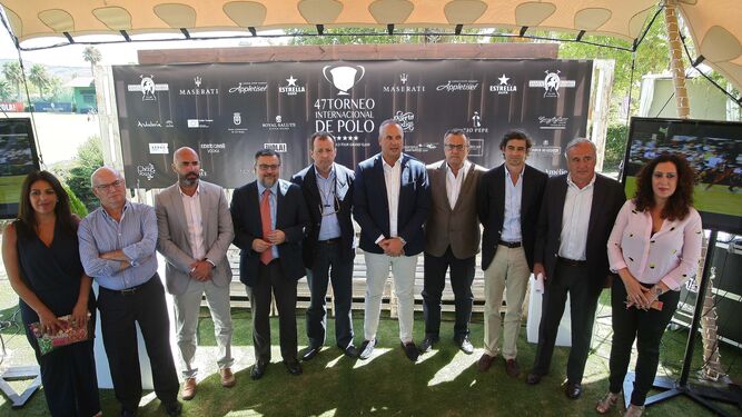 Autoridades y responsables del Santa María Polo Club, ayer en la presentación de la 47ª edición del torneo.