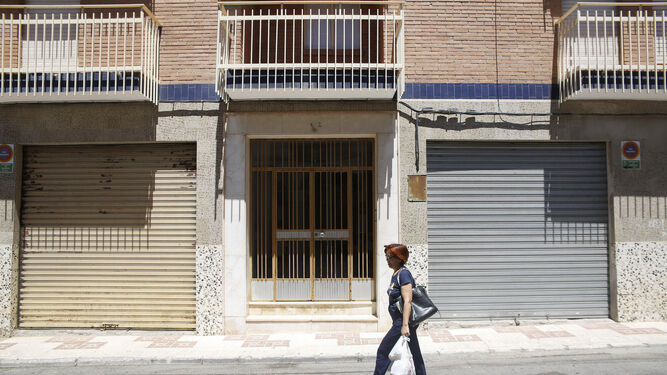 Porta de la casa de Juana Rivas, en Maracena, ayer.
