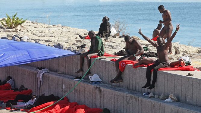 Cientos de migrantes esperan destino acogidos en el Campo de Gibraltar