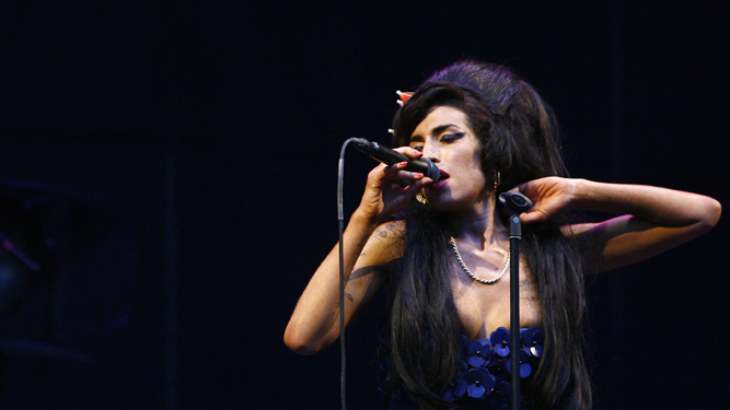 Amy Winehouse, durante una actuación.