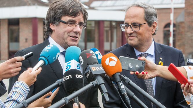 Carles Puigdemont y Quim Torras en la comparecencia