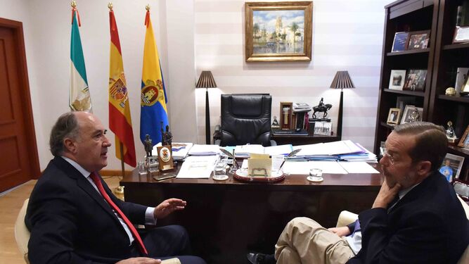 Landaluce se despide del delegado de Exteriores en la comarca