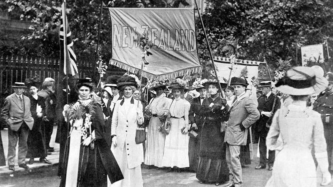 Mujeres neozelandesas participan en una marcha de las sufragistas en Londres.