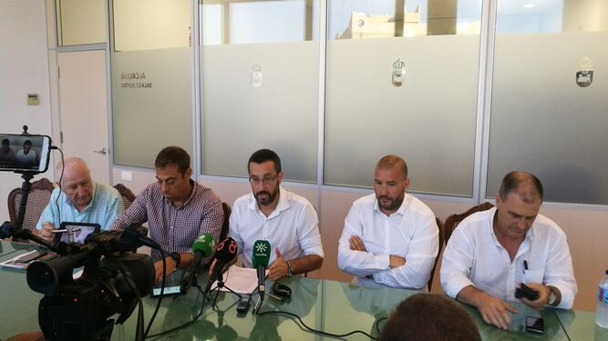 Helenio Fernández, Juan Macías, Juan Franco, Raffaele Pandalone y Mario Galán, durante la rueda de prensa.