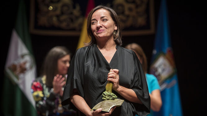 La periodista Pepa Bueno, tras recibir el Premio Cortes de la Real Isla de León.