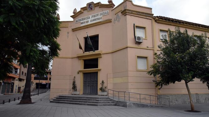 La fachada de la sede algecireña de la Audiencia Provincial.