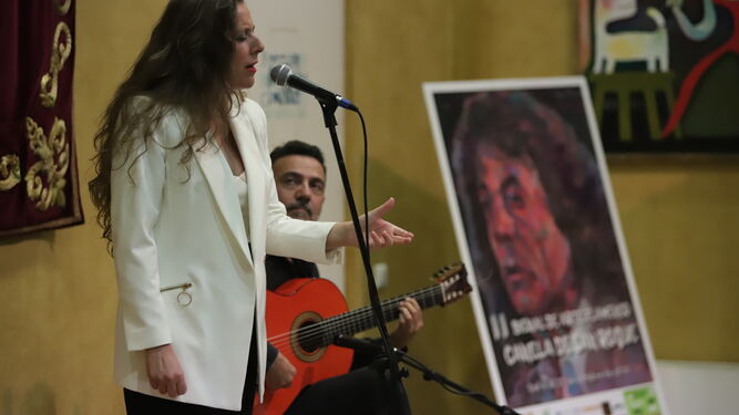 Gema Caballero, ayer, con Javier Patino a la guitarra.