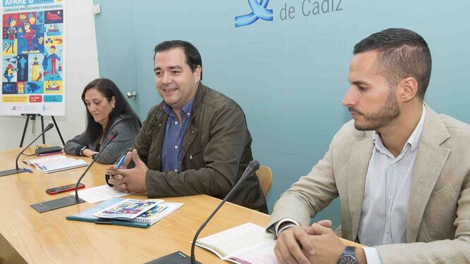 Encarnación Sánchez, Salvador Puerto y Mario Fernández, durante la presentación del programa Aparejo.