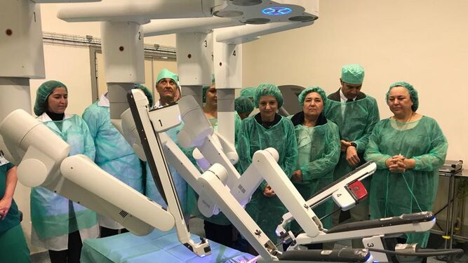 La presentación del robot quirúrgico Da Vinci, en el Hospital Regional de Málaga.