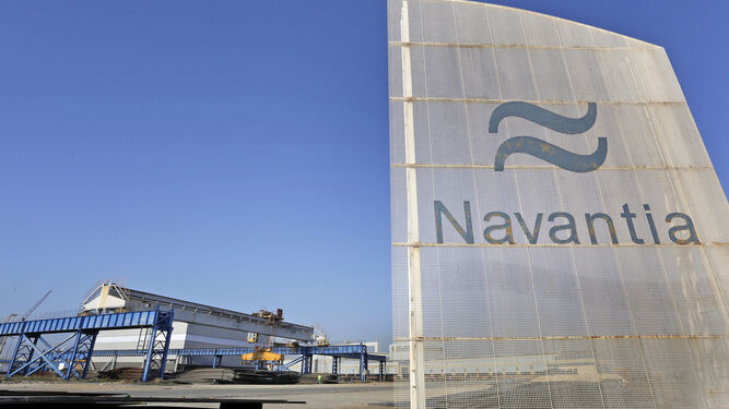 Instalaciones de Navantia en Puerto Real, con la nave que albergará el CFA al fondo.