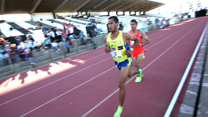 Una carrera de 5.000 metros en el Municipal de La Línea