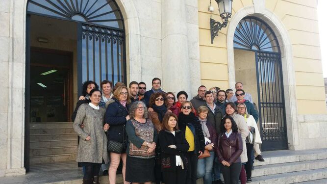 Funcionarios de la Administración de Justicia a las puertas de la Audiencia de Cádiz.