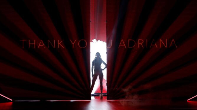 Adriana Lima se despide como &aacute;ngel de Victoria's Secret