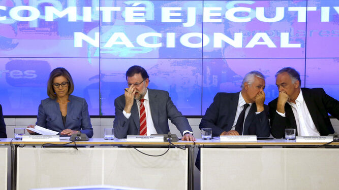 Maria Dolores de Cospedal, Mariano rajoy, Javier Arenas y Esteban González Pons, durante una reunión del Comité Ejecutivo Nacional del PP