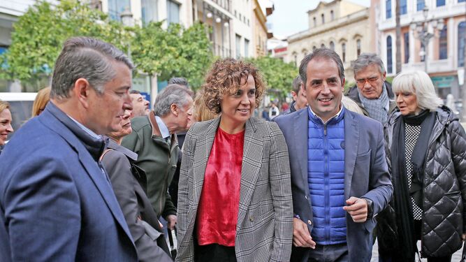 Dolors Montserrat, este mediodía en Jerez junto a dirigentes del PP.