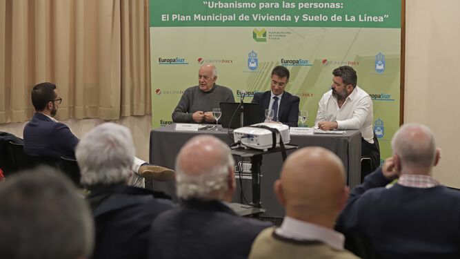 José Seguí, Javier Chaparro y Joaquín Muriano, en el coloquio ‘La Línea: en-clave de futuro’