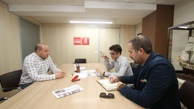 Reunión con el equipo de vídeos en la sede provincial del PSOE de Almería