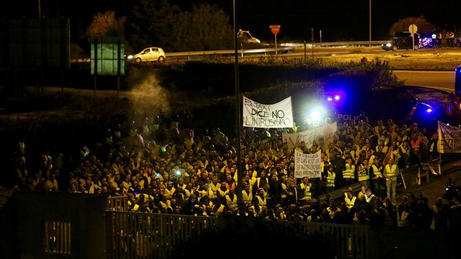 Protestas de los taxistas ante la entrada de la instalación de RTVE