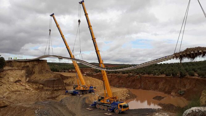 Trabajos para la estabilización de las vías previos a la construcción del puente.