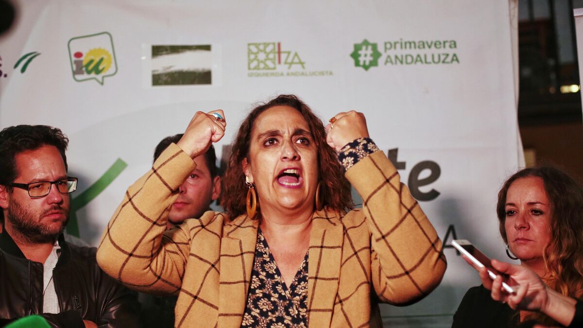 La cabeza de lista, Ángela Aguilera, se dirige a los militantes.