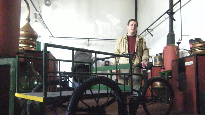 Pablo Merello en las instalaciones de las Destilerías Pico, en la localidad gaditana de El Puerto.