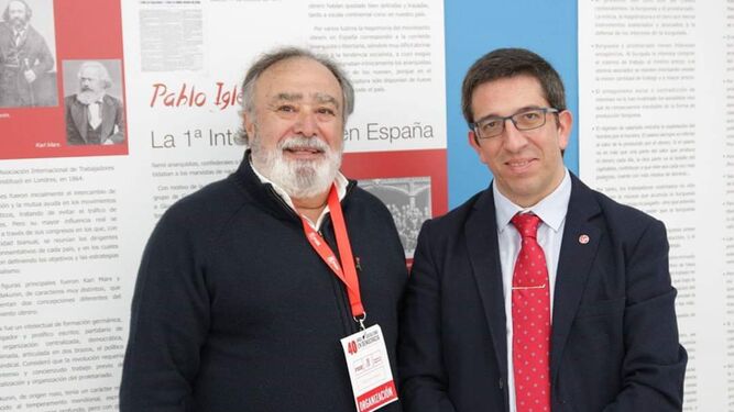 Salvador Moral junto a Juan Chacón, en una imagen difundida por el PSOE linense.