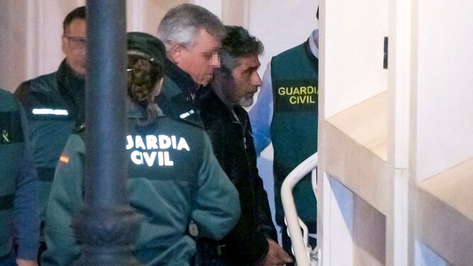 Llegada de Bernardo Montoya a los juzgados de Valverde, el viernes pasado.