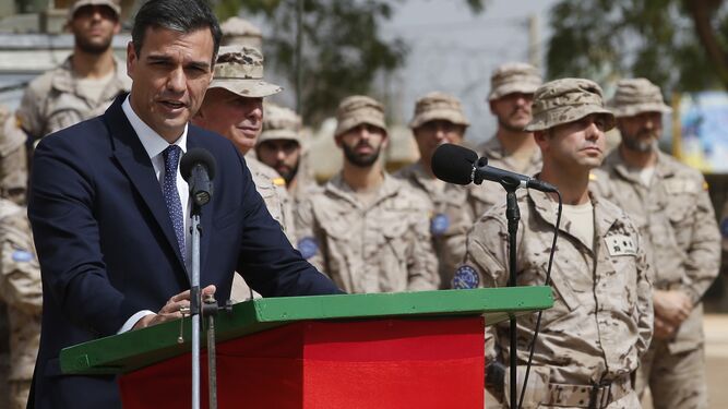 Pedro Sánchez visita a las tropas españolas en Mali