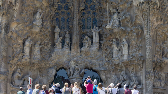 Turistas en la Sagrada Familia de Barcelona.