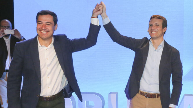 Juan Manuel Moreno Bonilla y Pablo Casado, el pasado mes de noviembre en la sede del PP en Málaga.