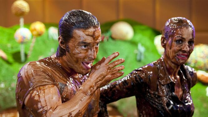 Jordi Cruz cree y Eva González tras un baño de chocolate en 'Masterchef Junior'