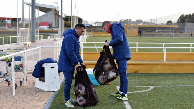 Fajardo saca balones junto a Berlanga en su primera sesión al frente del Algeciras.