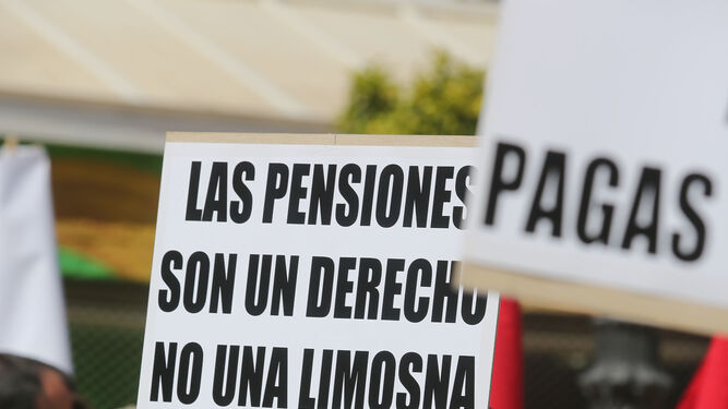 Protesta de pensionistas en Huelva.