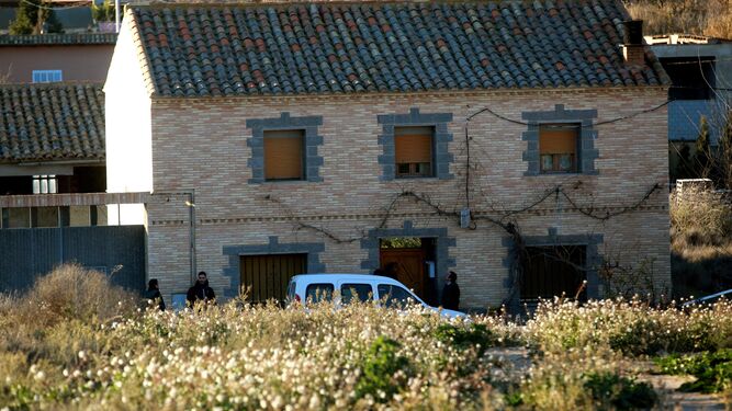 Un hombre mata a su madre y se atrinchera en su casa en Fuentes de Ebro